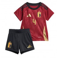 Camisa de Futebol Bélgica Wout Faes #4 Equipamento Principal Infantil Europeu 2024 Manga Curta (+ Calças curtas)
